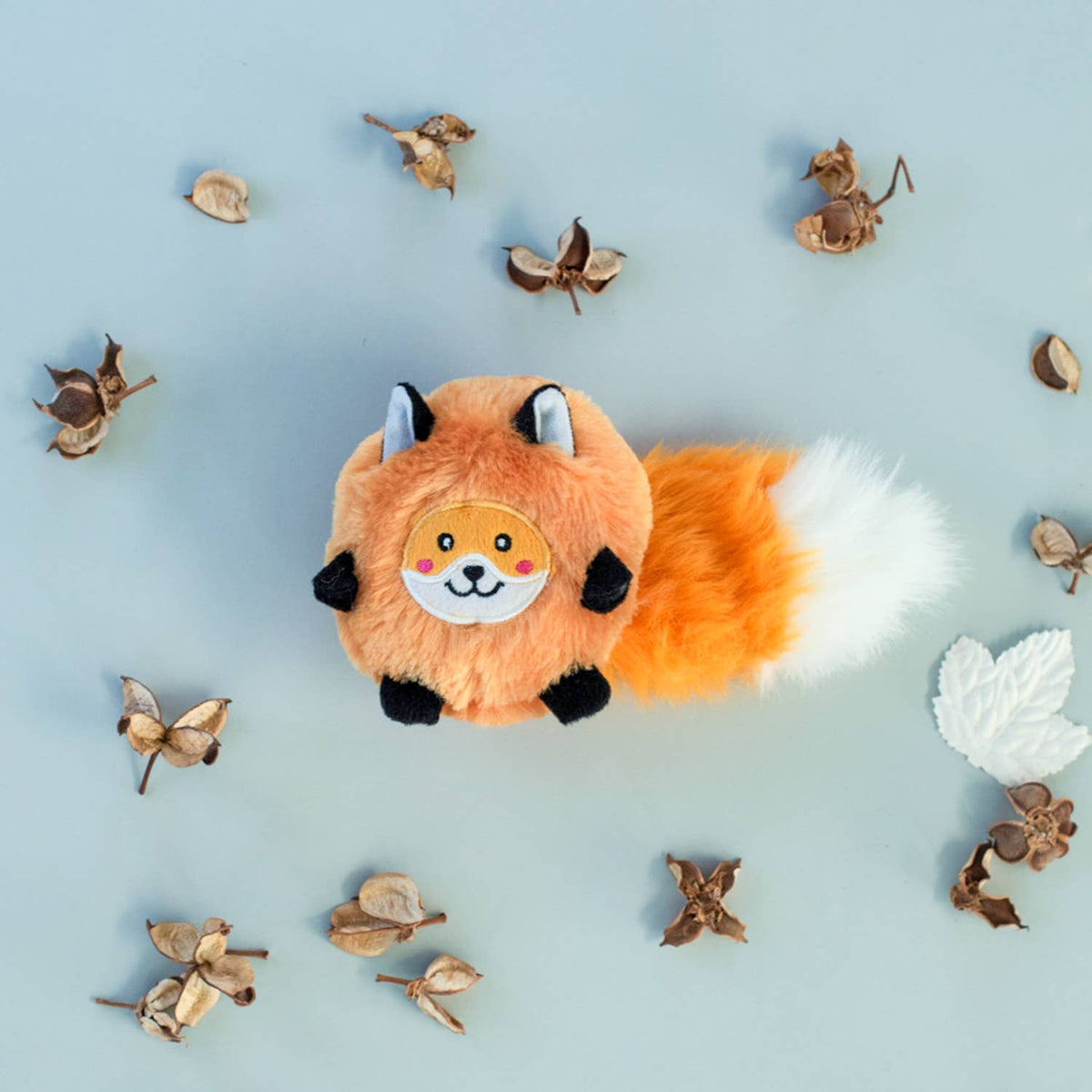 ZippyPaws Bushy Throw - Fox